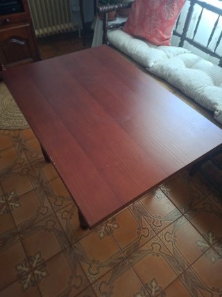 Mesa de centro de madera y cristal