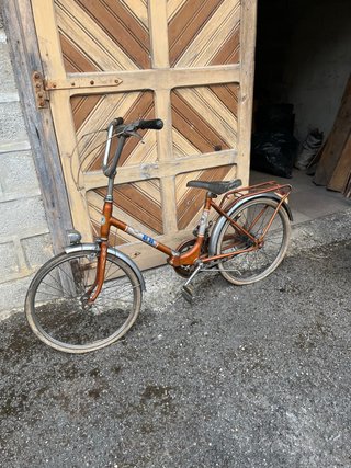 Bicicleta BH naranja plegable