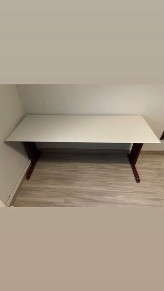 Escritorio Oficina Blanco y Granate