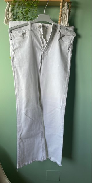Pantalón cropped blanco Stradivarius Talla M
