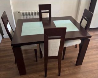 Mesa de comedor y 4 sillas