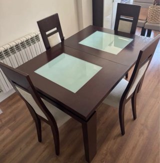 Mesa de comedor y 4 sillas