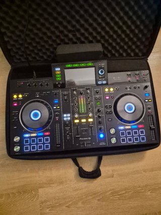 Pioneer XDJ-RX2 All-in-One DJ Controller
