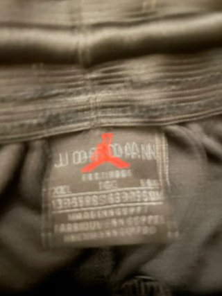 Pantaloncini Jordan neri e rossi