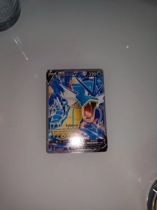 Carta Pokémon Gyarados V 220 HP
