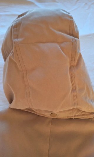 Piumino uomo beige con cappuccio