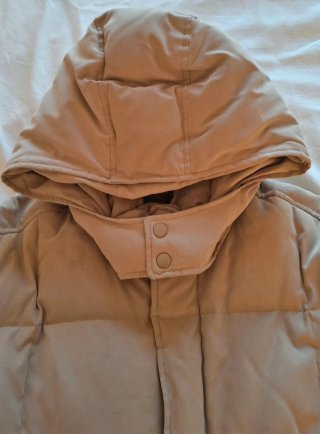 Piumino uomo beige con cappuccio
