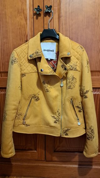 Cazadora Desigual floral mostaza T.42