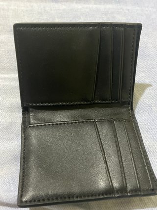 Cartera de piel negra