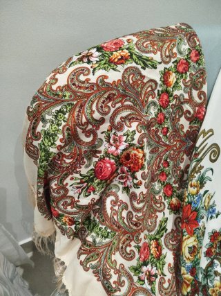 Mantón con flecos