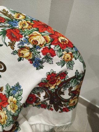 Mantón con flecos