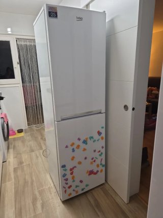 Nevera Beko RCHE300K20W Blanco