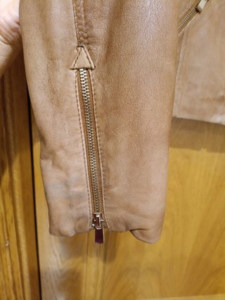Cazadora de piel Mango