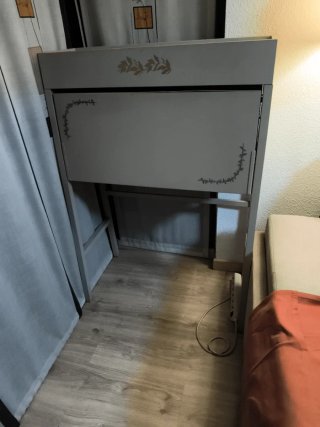 Escritorio plegable gris y naranja