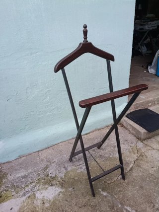 Perchero de madera y hierro plegable