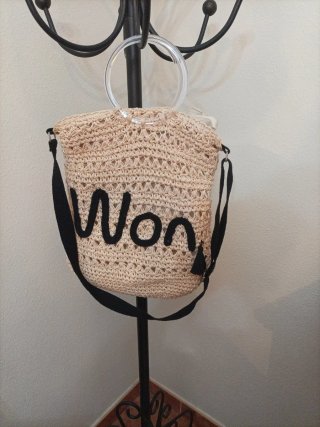 Bolso de rafia y hilo con Won medidas 40x 30