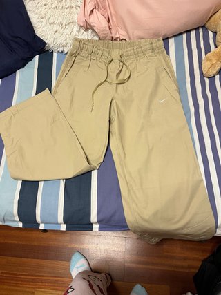 Pantalón Nike Beige Ancho