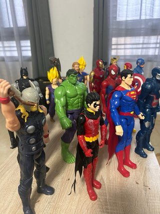 Muñecos Superhéroes Marvel y DC