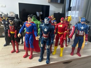 Muñecos Superhéroes Marvel y DC