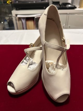 Zapatos hechos a mano T-Strap Peep Toe Talla 35