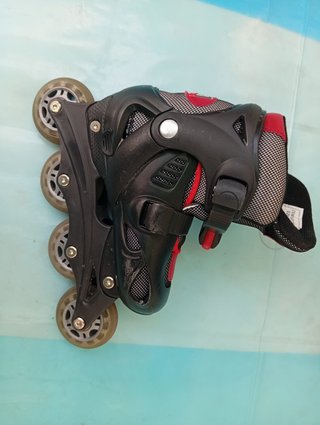 Patines en línea negros y rojos. Talla 34-37