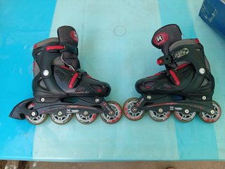 Patines en línea negros y rojos. Talla 34-37
