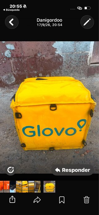 Mochila Glovo Amarilla, y otra naranja