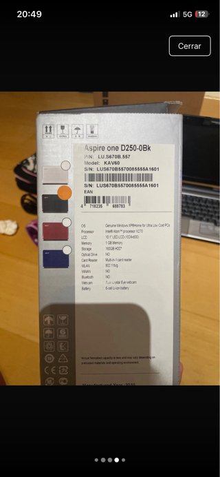 Acer mini portátil negro.