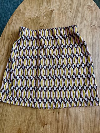 Falda corta Stradivarius estampado geométrico