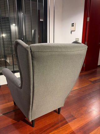 Butaca orejera gris Ikea