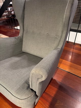 Butaca orejera gris Ikea