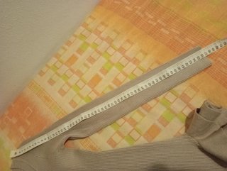 Maglia donna beige con volant