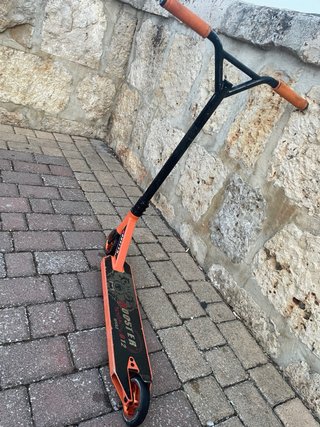 Patinete naranja BESTIAL WOLF B12