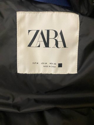 Gilet imbottito Zara lucido con cappuccio