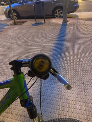 Bicicleta de montaña verde