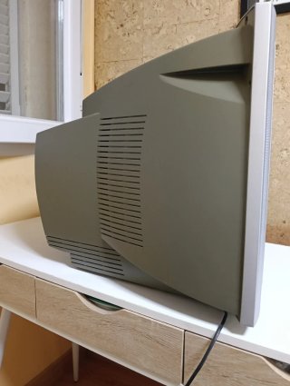 NUEVA Philips RealFlat retrogaming CRT 21PT5507/01