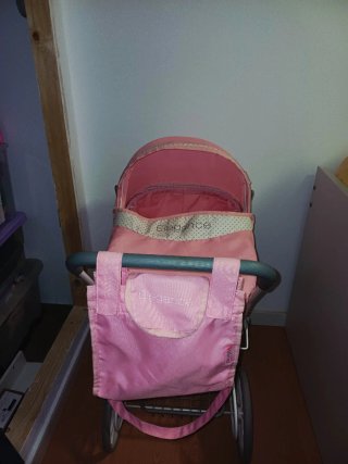 Carrito de muñecas rosa