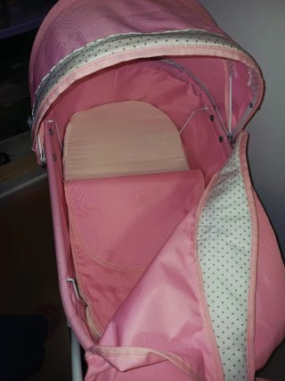 Carrito de muñecas rosa
