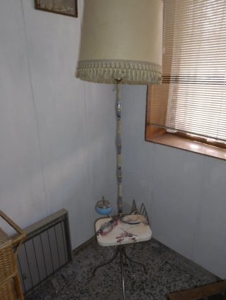 Lampada da terra vintage con tavolino