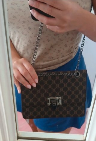Pochette elegante con catena