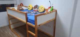 Cama alta KURA pino/blanco 90x200 + colchón