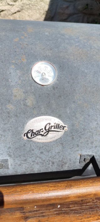 Barbacoa Char-Griller Negra y Marrón