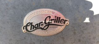Barbacoa Char-Griller Negra y Marrón