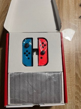 Nintendo Switch con Joy-Cons Azul y Rojo