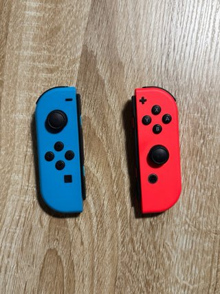 Nintendo Switch con Joy-Cons Azul y Rojo