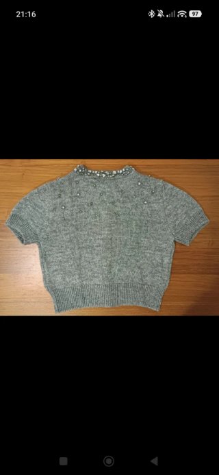 Jersey gris abotonado abalorios, manga corta Zara