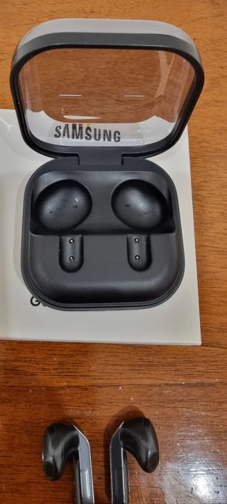 Samsung Galaxy Buds 4 Auricolari