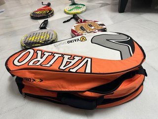 Funda y 4 palas de pádel Vairo y Dunlop