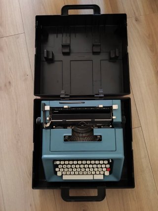 Máquina de escribir Olivetti Studio 46