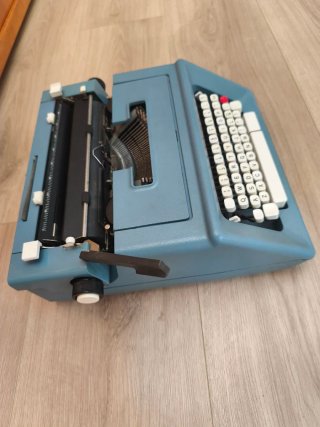 Máquina de escribir Olivetti Studio 46